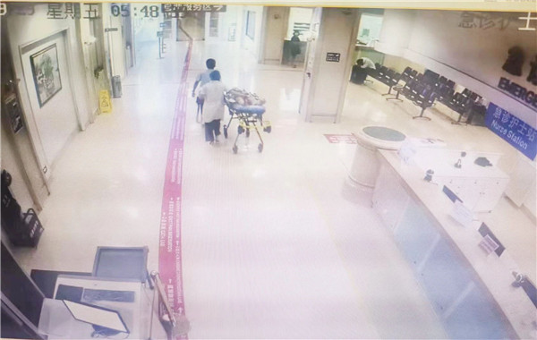 【东方财富网】险！中秋佳节这个孕妈却一个人在家临盆……