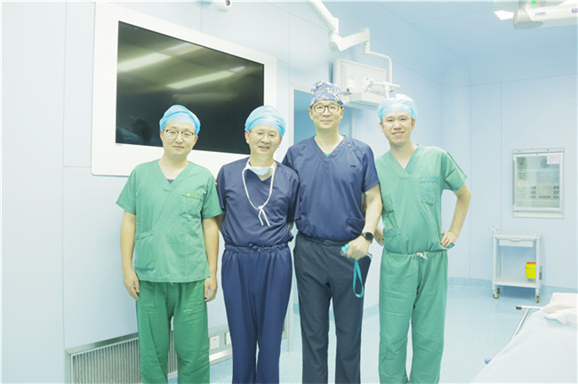 男子颌骨被“啃”出大洞？这台手术厉害了！