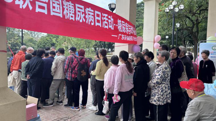 咩回事？祈福新邨倚湖湾今日大排长龙