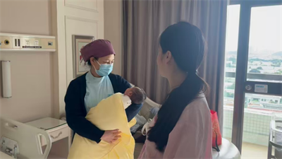 仅20秒！医生隔着肚皮让胎宝翻了个身