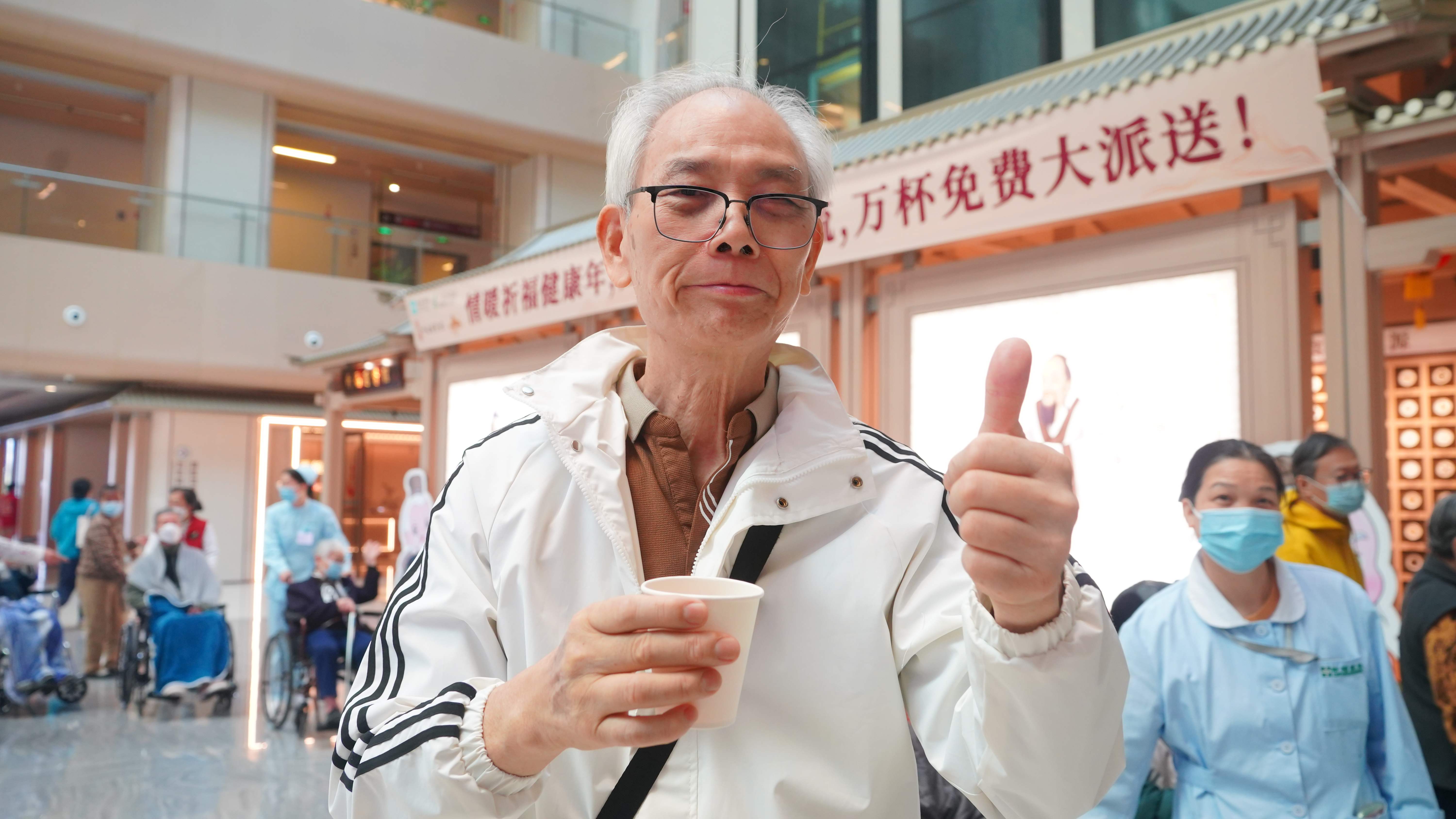 【南方都市报网易号】知名国医馆连续五天共计派发万杯汤剂！助力甲流预防