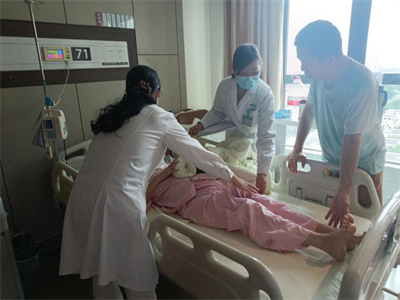 乳腺癌晚期！印尼女子跨国求医