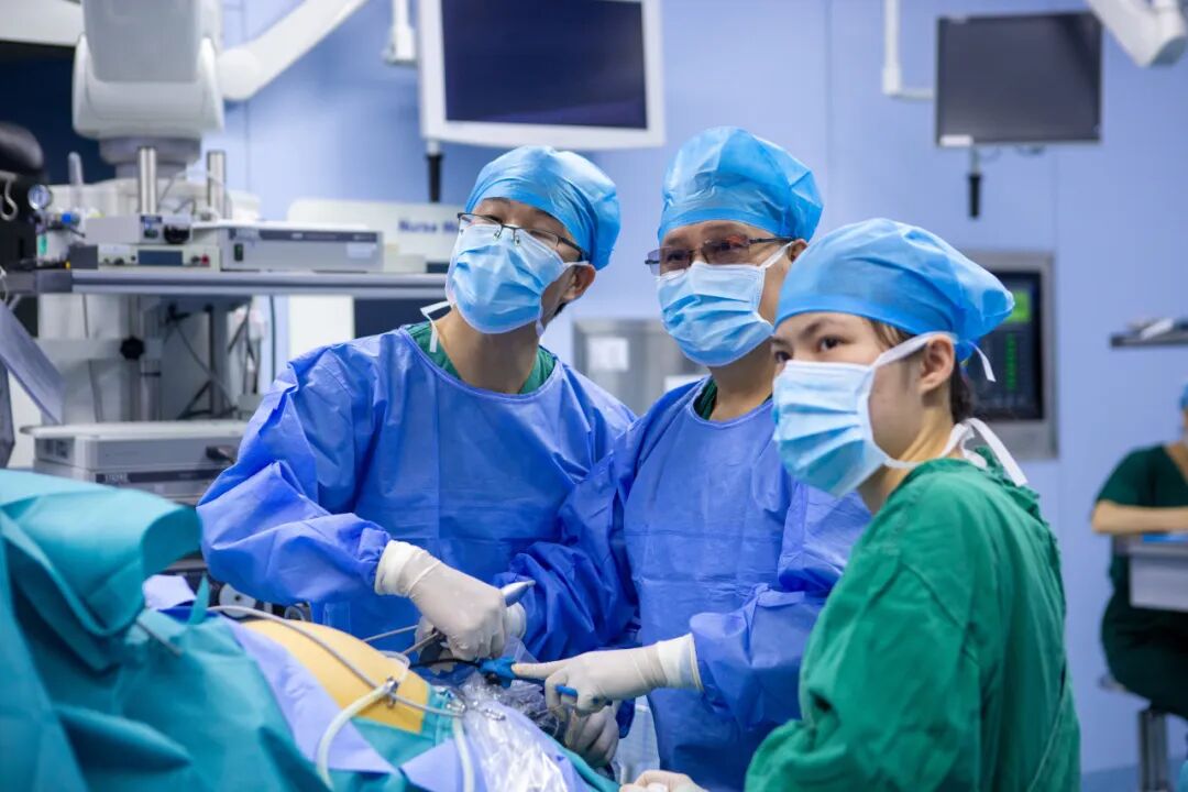 器官“自己吃自己”？医生紧急提醒：腹痛别乱吃药！