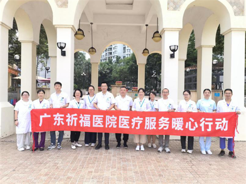 爆棚!什么事让阿姨广场舞都不跳了,全围过来?