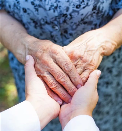 7旬空巢老人大病后险自杀，专家：患病老人抑郁容易被忽视