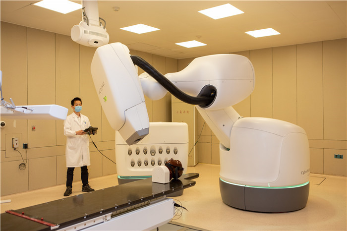 【金羊网-腾讯】“狙击”肿瘤精准至0.1毫米，广东第三套机器人智慧放射治疗系统启用