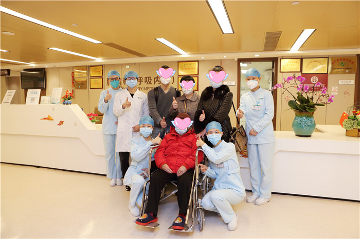 【人民日报-番禺台】百岁老人感染新冠“闯关”成功回家过年！