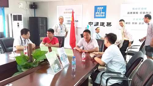  广东祈福医院走进建筑工地  为中建二局工人爱心义诊