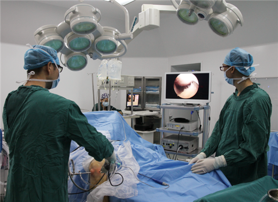 64岁阿姨连摔4次轮椅入院，科比同款prp及关节镜双管齐下，10天步行出院