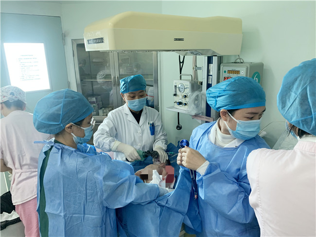 【新花城】孕晚期胎动消失15小时？医院多科协作抢救“雪宝宝”