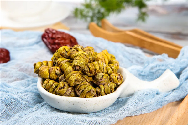 石斛只会煲汤？太浪费了！这8个方子让它发挥神效