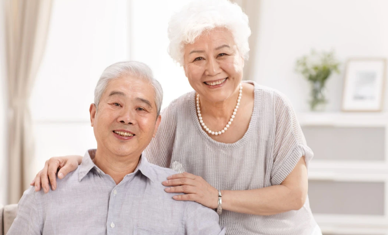 拒绝“老掉牙”，重阳节提前“孝不漏齿”