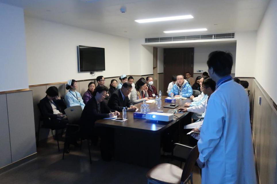 院长查房到骨科 排忧解难促发展