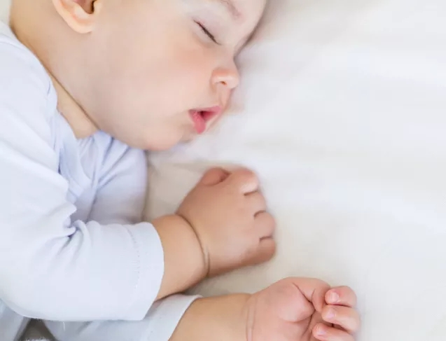 1岁女宝双乳发育隆起？医生诊断：小青春期，无碍！