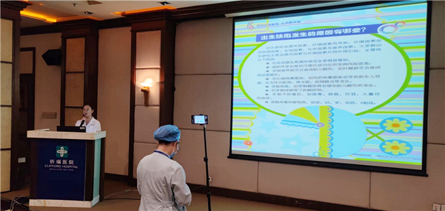 【南方都市报】封控区里孕妇课堂，这个孕妇群的“客服”是群产科专家