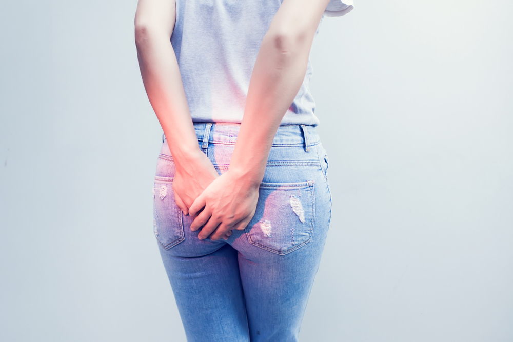 女子痔疮5年不治疗，坐高铁出血染红2条裤，医生：如厕勿超5min