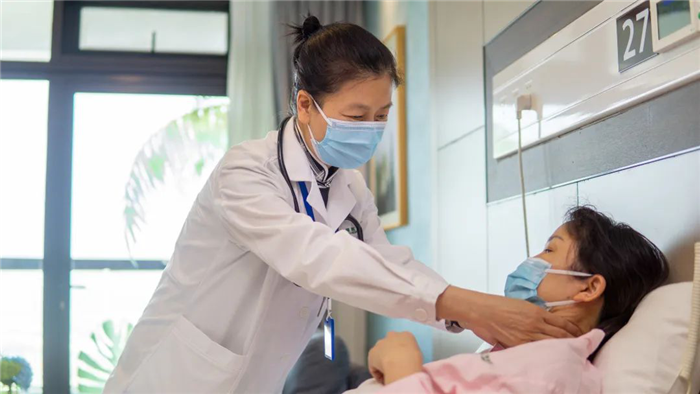 【新华网--广州日报】追光·我的十年 | 致敬，中国医师！