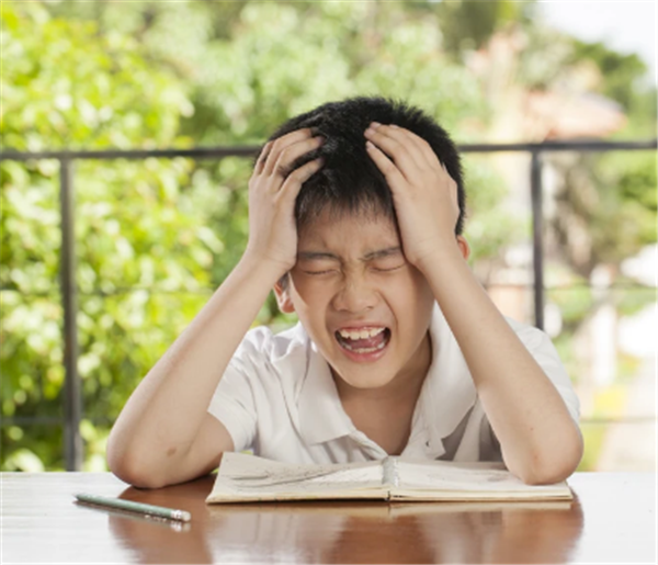 居家隔离导致亲子关系危机！ 战“疫”也别忘防“抑”