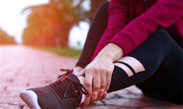 崴脚了怎么办？这个“大米急救法”可救急