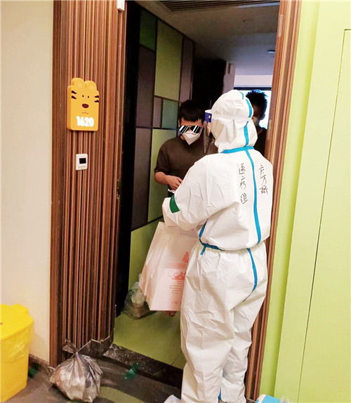 【人民日报】直击广州抗疫| 隔离酒店守护者：为特殊群体撑起“一把伞”