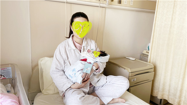 【家庭医生在线】惊！准妈妈临产十万火急，遇“护花使者”开道护送