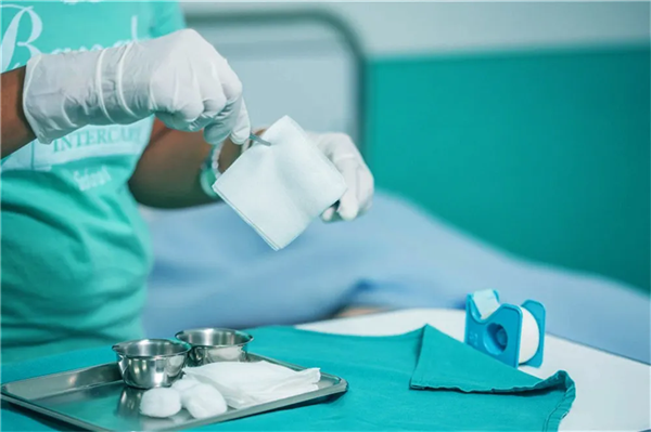 别让疫情给伤口“撒盐”，国际造口治疗师暖心“云换药”