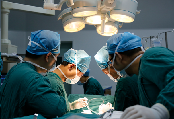 【南方网】女子结石腹痛拒不手术拖成癌，差点没得救！