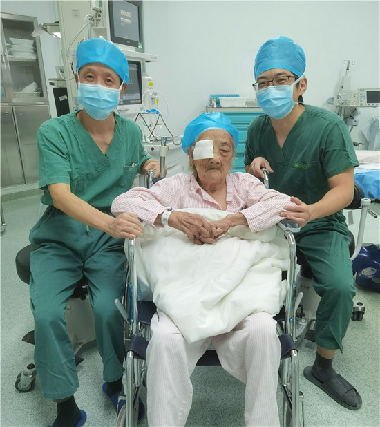 【新花城】为110岁老人解除眼疾！番禺这家医院刷新手术患者年龄新纪录
