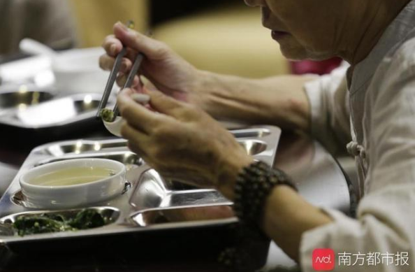 【南方都市报】晚期肺癌无计可施了？大剂量维C组合热疗能显著延长生存期