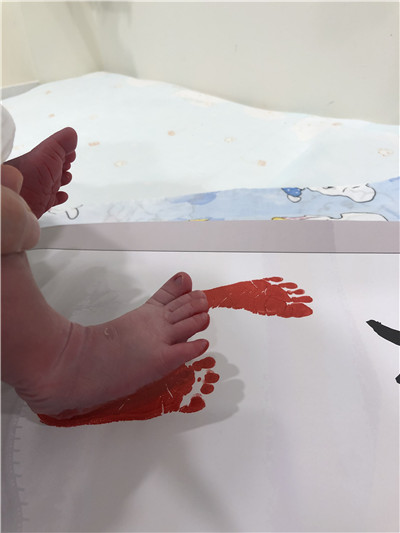 【番禺融媒】“哇哇哇……”“六一宝宝”出生收礼物啦