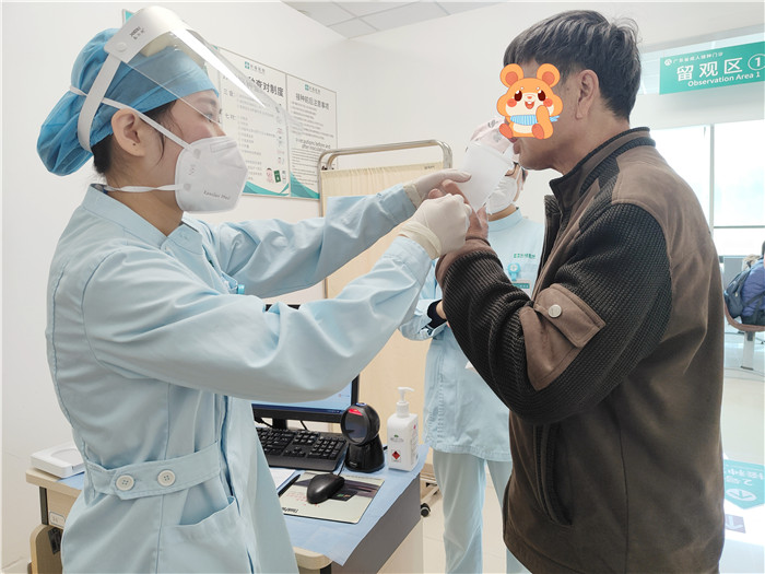 【中国新闻网】广州启动吸入式新冠疫苗接种 直击首批接种现场